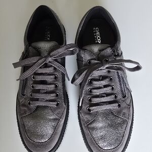 Geox Respira Metallic Suede Sneakers with Side Zip – Women’s Size 7